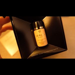 Clé De Peau Radiant Fluid Foundation Matte 3ml O10